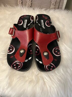 Aerosoft Women’s Red Leather Thong Sandals with Buckle